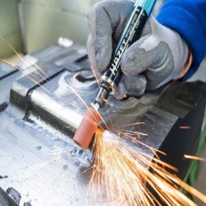 Meuleuse pneumatique Hazet X420271 présentée avec son raccord pneumatique inclus